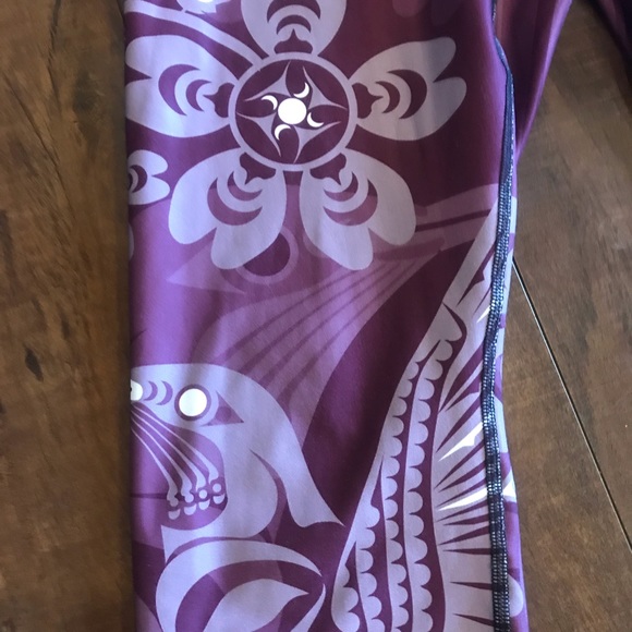 NWOT Nominou Jas the Hummingbird purple Athleisure Leggings size XS - Picture 3 of 7